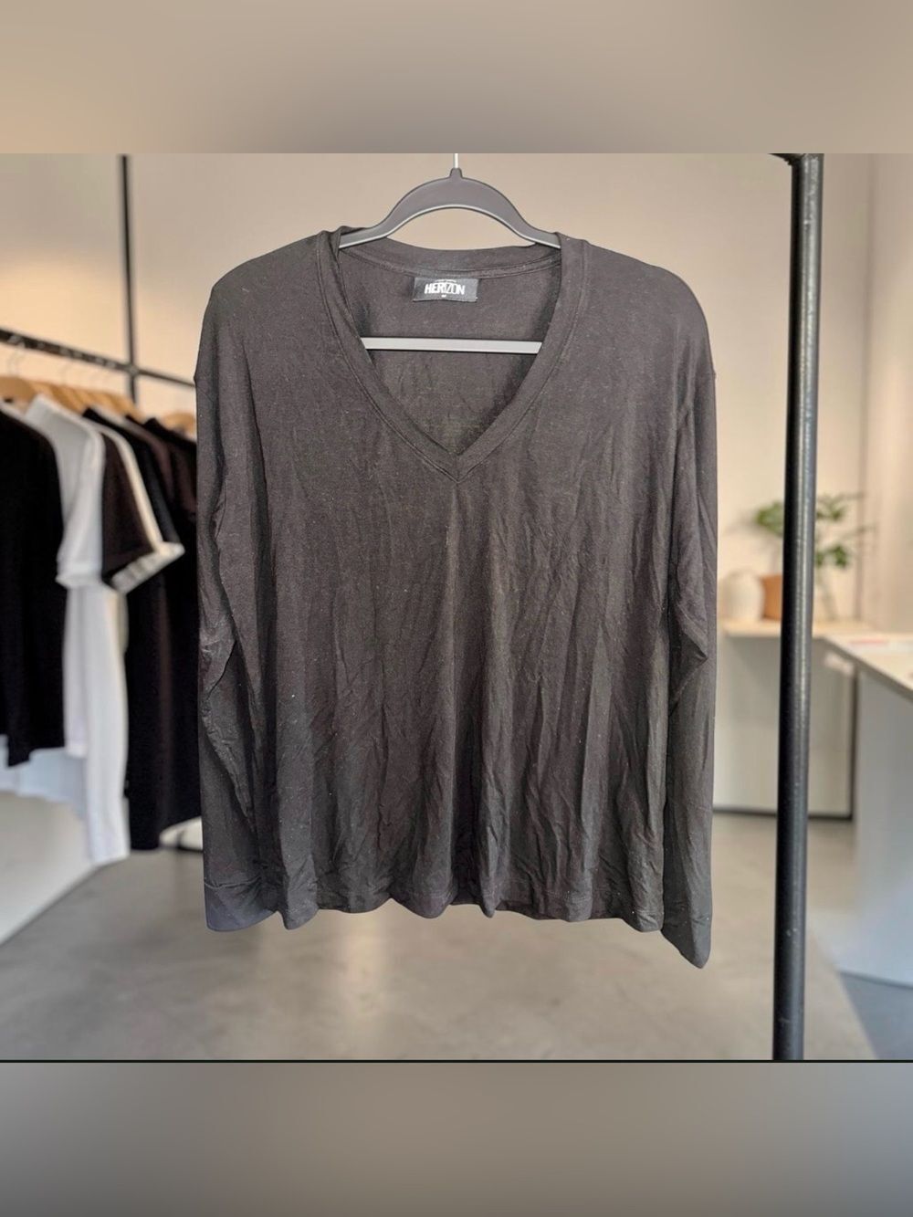Herizon Black V-Neck Long Sleeve Top. Size M